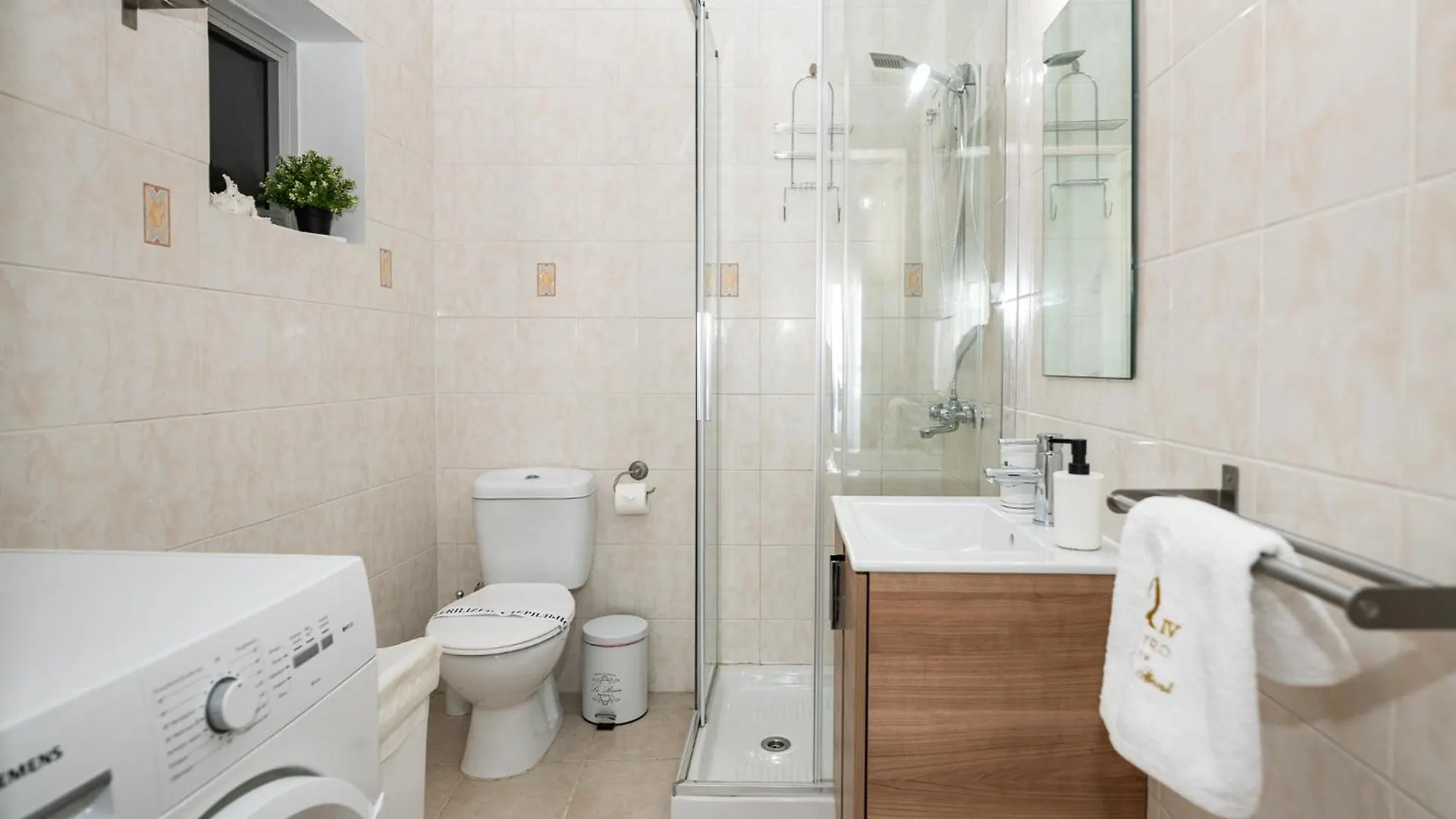 Apartment Quattro Beachfront Sea View Ap 34 Larnaca